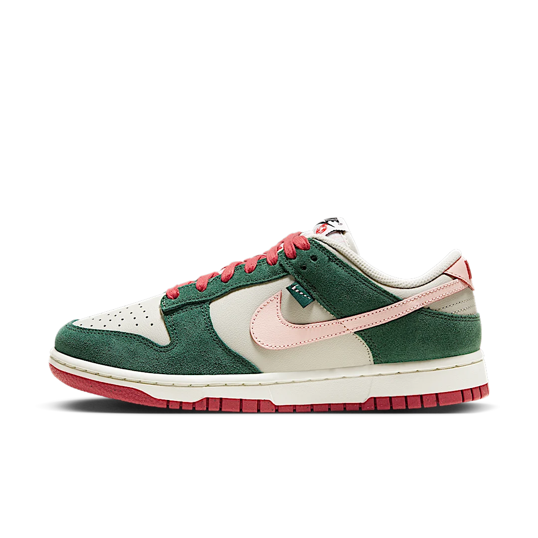 Overkicks - Nike Dunk Low SE All Petals United Fir Green (FN8923-061) - vista lateral