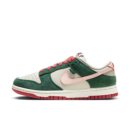 Overkicks - Nike Dunk Low SE All Petals United Fir Green (FN8923-061) - vista lateral