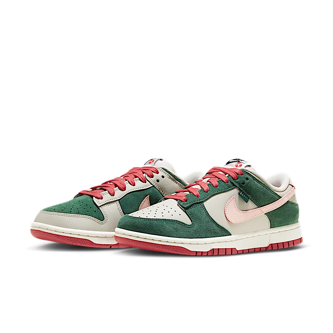 Overkicks - Nike Dunk Low SE All Petals United Fir Green (FN8923-061) - vista trasera