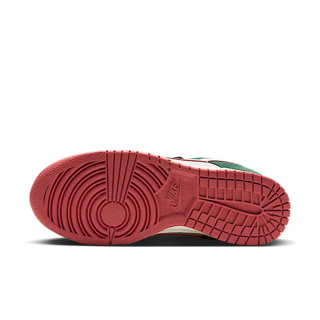 Overkicks - Nike Dunk Low SE All Petals United Fir Green (FN8923-061) - detalle suela