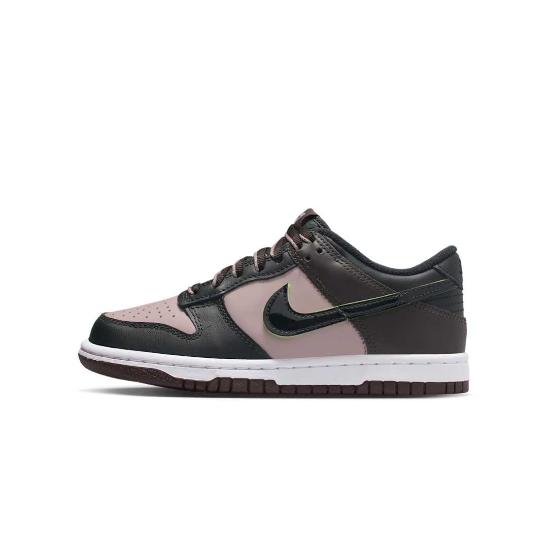 Overkicks - Nike Dunk Low SE Particle Rose Velvet Brown Black (HQ1957-600) - vista lateral