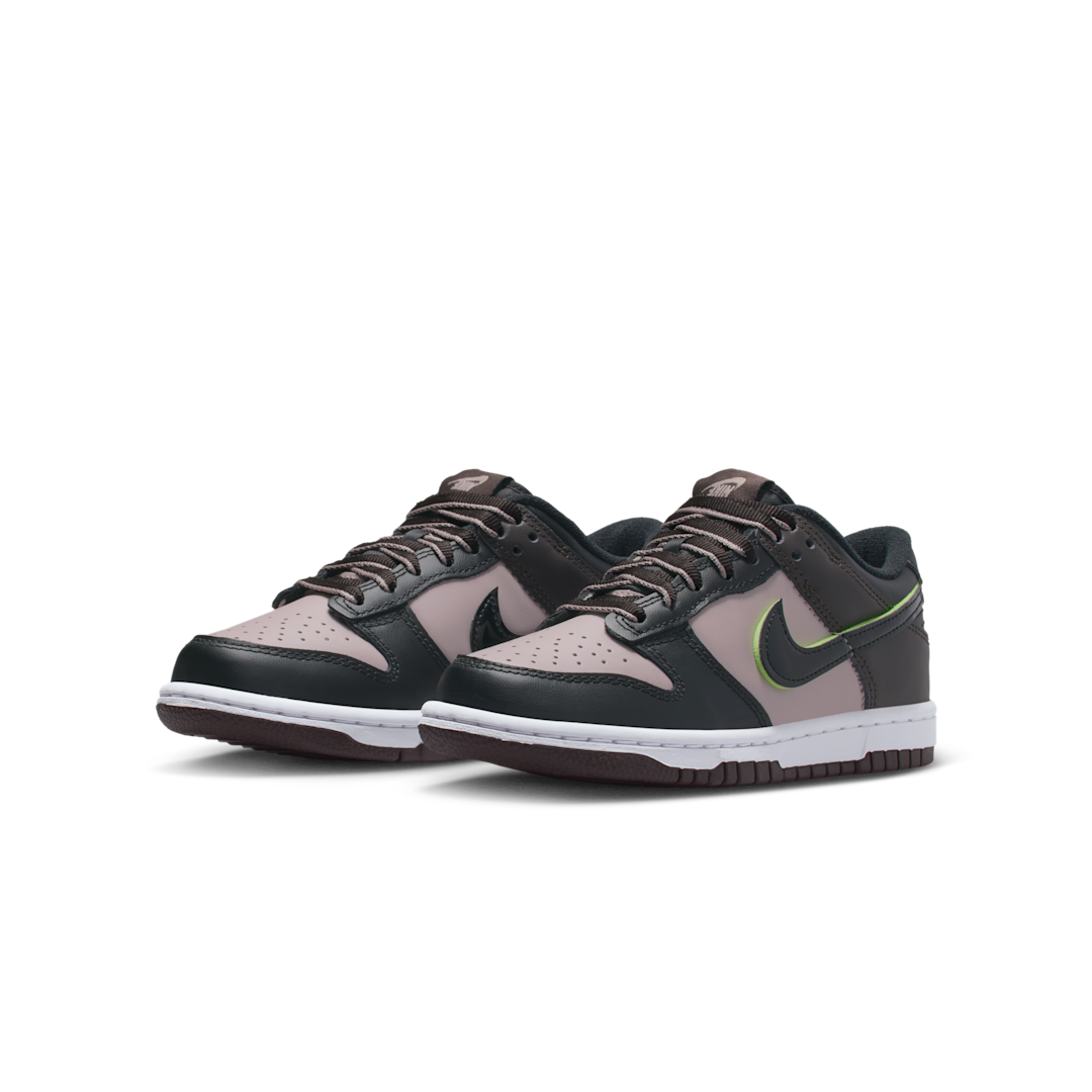 Overkicks - Nike Dunk Low SE Particle Rose Velvet Brown Black (HQ1957-600) - vista trasera