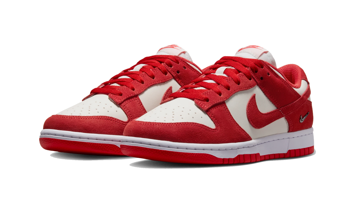 Overkicks - Nike Dunk Low Sail White Metallic Silver Light Crimson (IO4244-103) - vista trasera