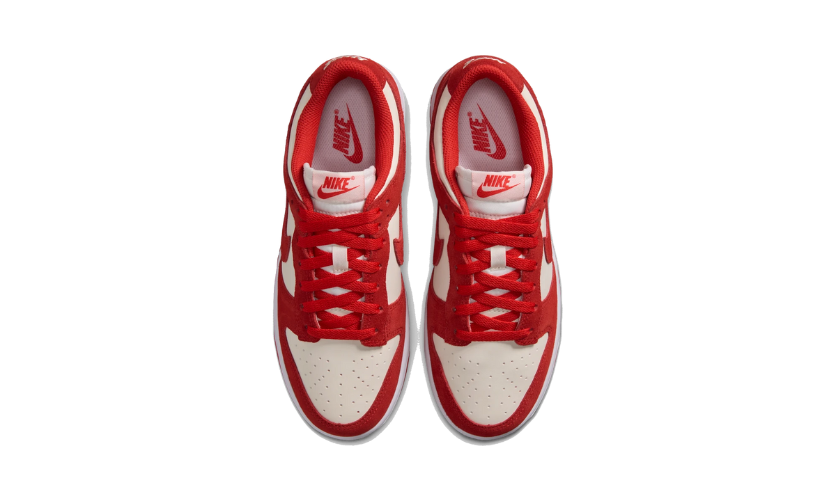 Overkicks - Nike Dunk Low Sail White Metallic Silver Light Crimson (IO4244-103) - vista superior