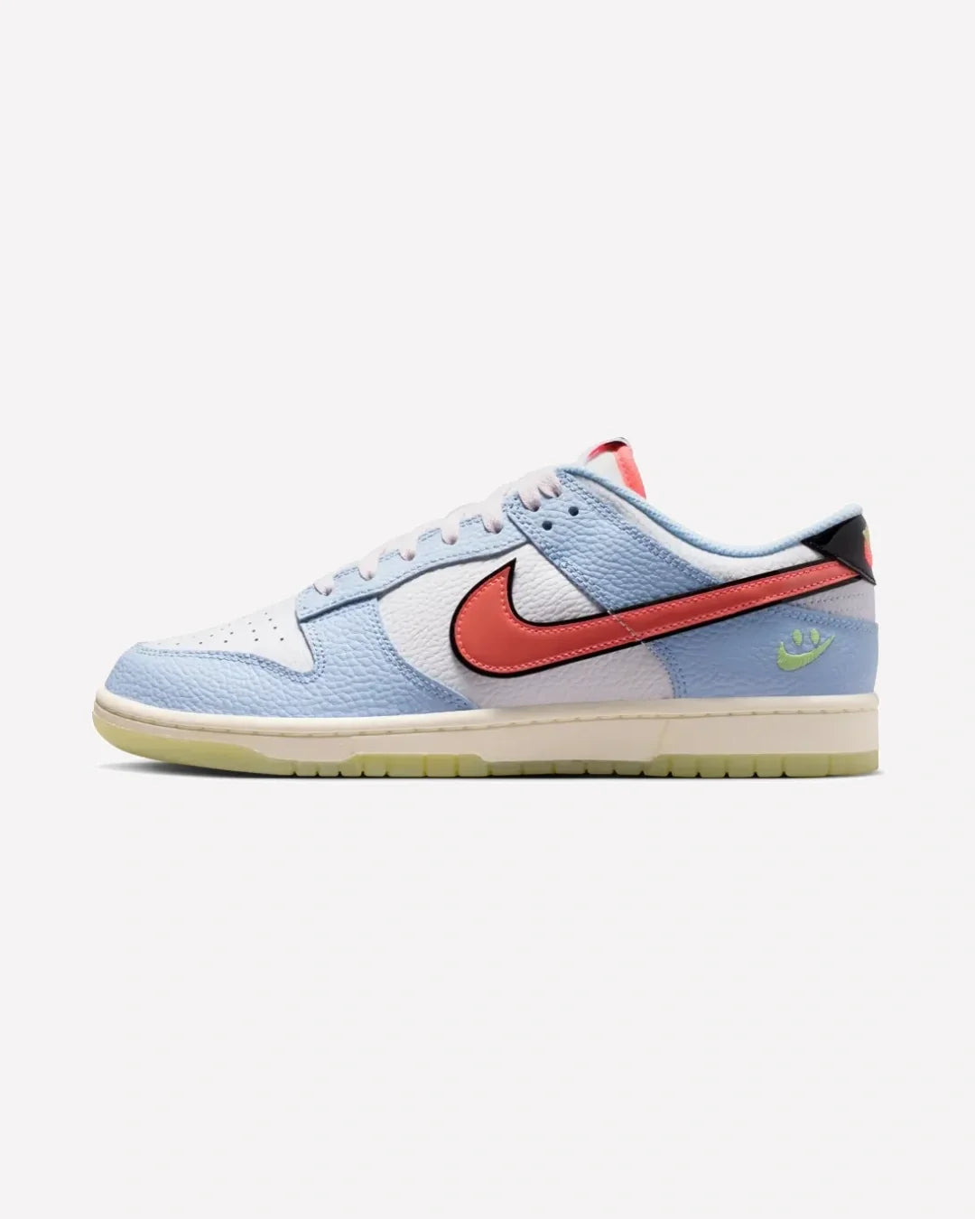 Overkicks - Nike Dunk Low Smiley Swoosh White Hydrogen Blue Crimson (IR0609-100) - vista lateral