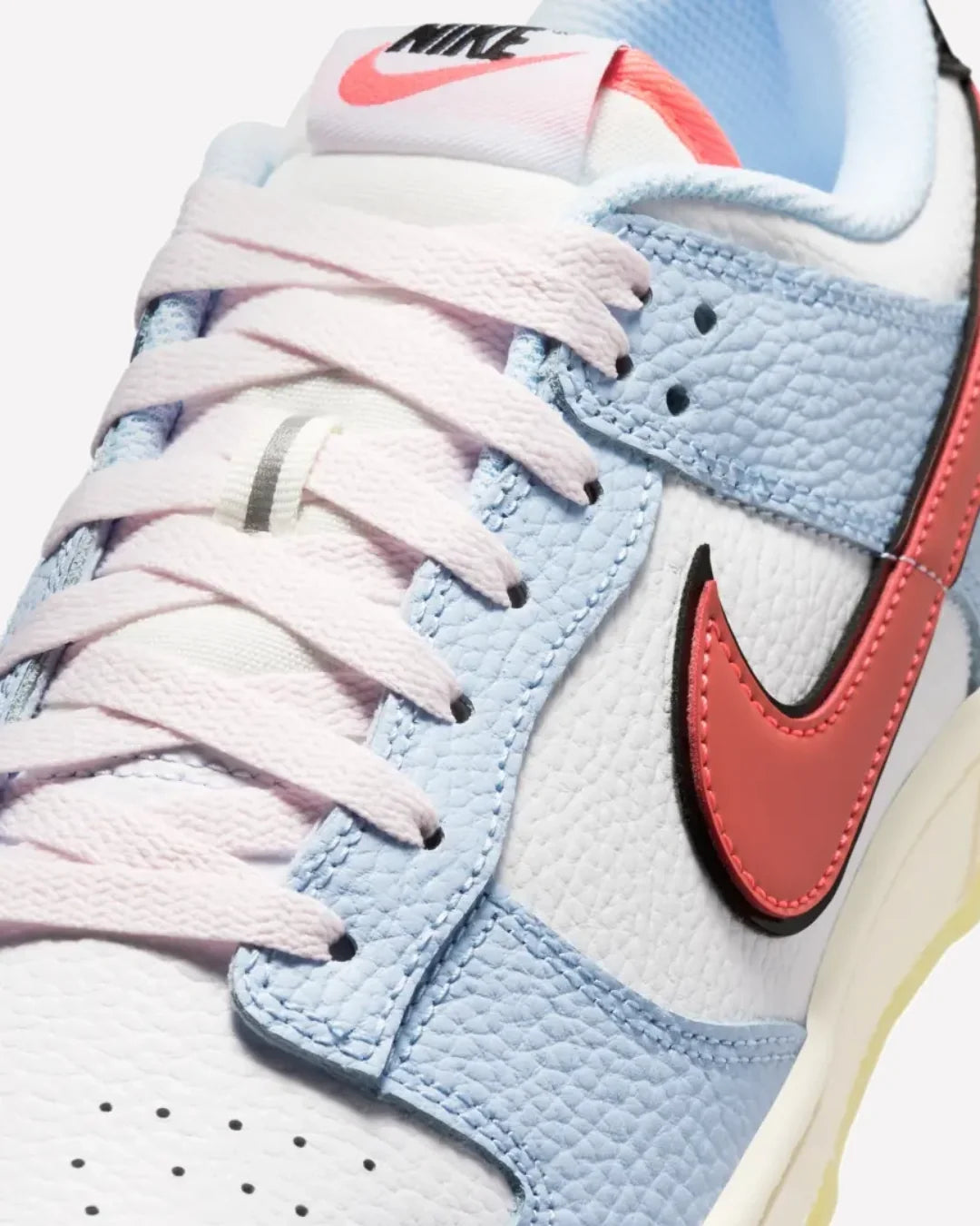 Overkicks - Nike Dunk Low Smiley Swoosh White Hydrogen Blue Crimson (IR0609-100) - detalle suela