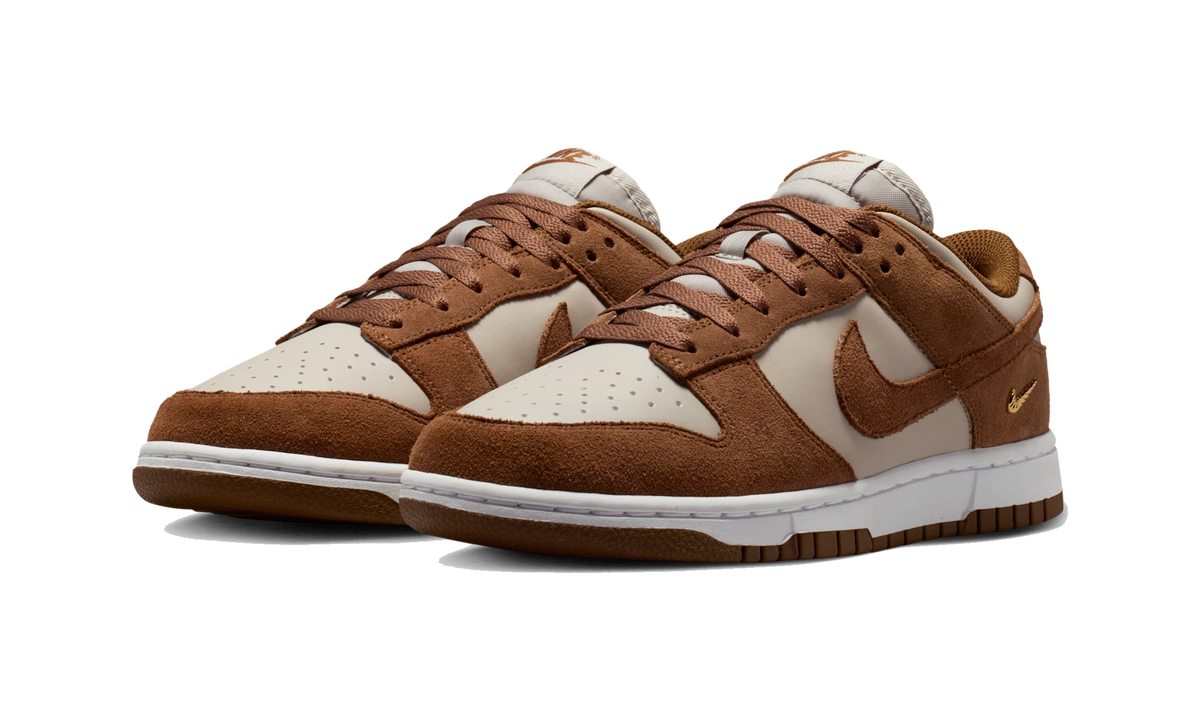 Overkicks - Nike Dunk Low Suede Light British Tan Cream (IO4244-200) - vista trasera