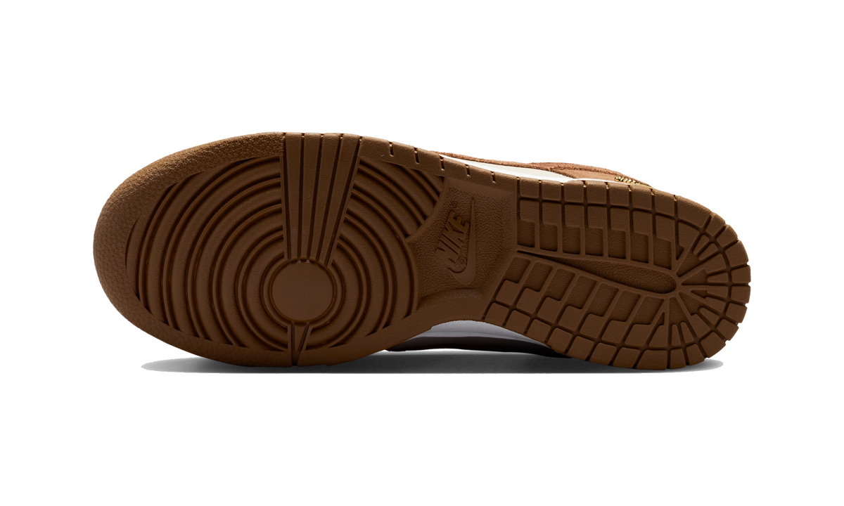 Overkicks - Nike Dunk Low Suede Light British Tan Cream (IO4244-200) - par completo