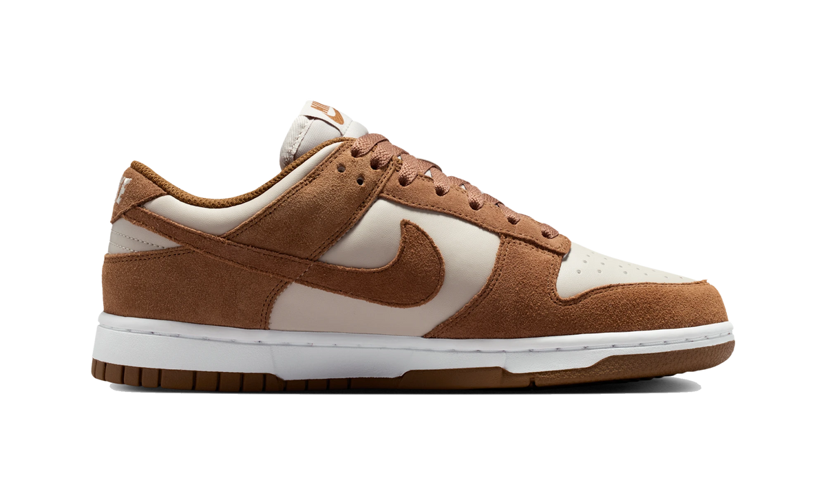 Overkicks - Nike Dunk Low Suede Light British Tan Cream (IO4244-200) - detalle suela