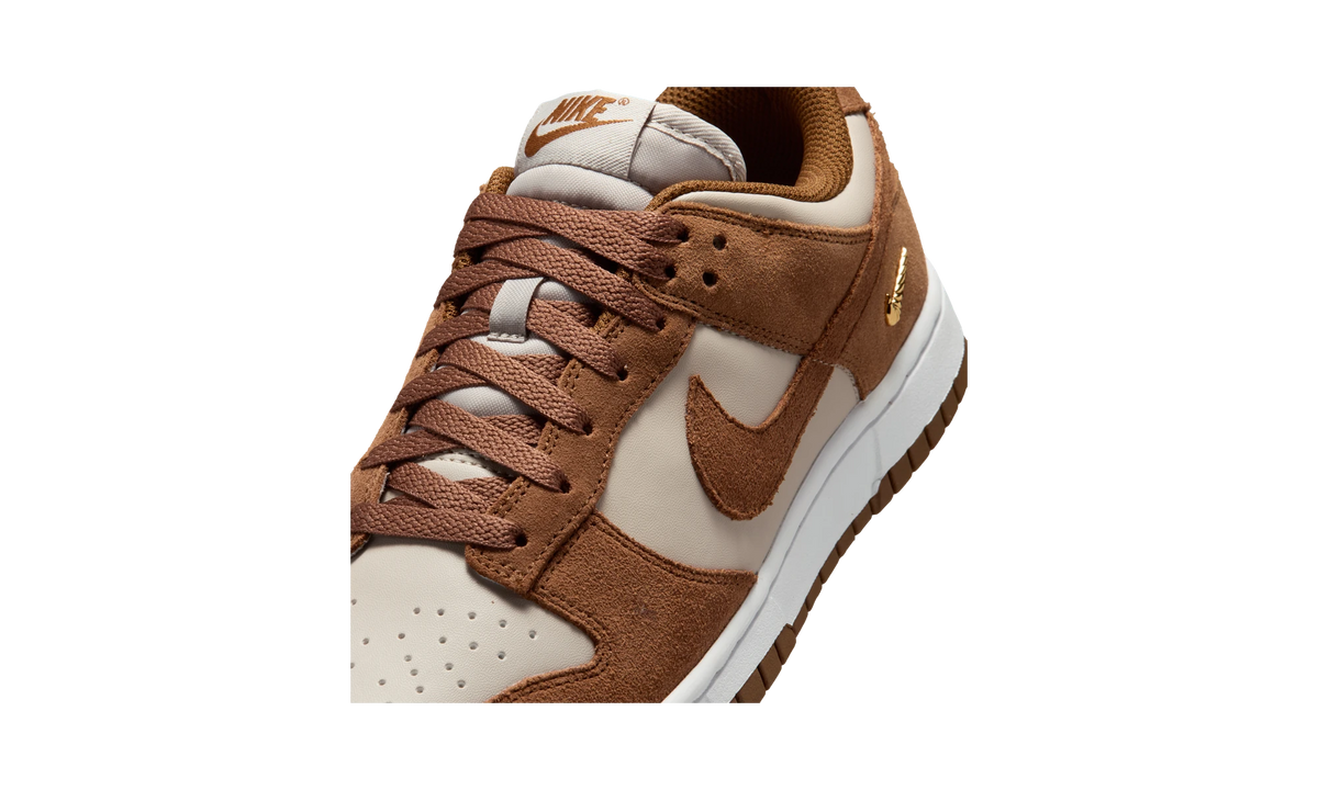 Overkicks - Nike Dunk Low Suede Light British Tan Cream (IO4244-200) - detalle lateral interior