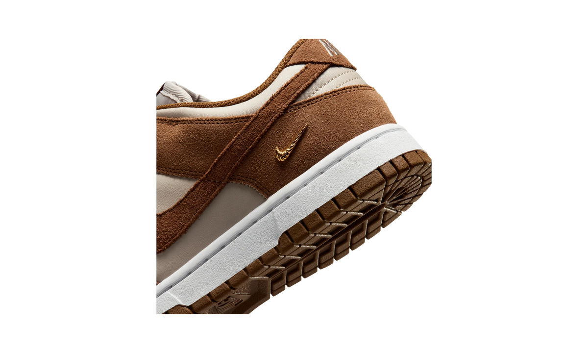 Overkicks - Nike Dunk Low Suede Light British Tan Cream (IO4244-200) - detalle