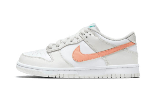 Overkicks - Nike Dunk Low Tropical Twist (CW1590-101) - vista lateral