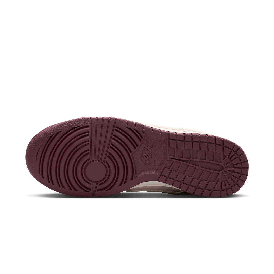 Overkicks - Nike Dunk Low Valentines Day (2026) (IQ1145-610) - detalle suela