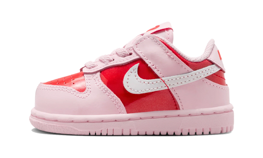 Overkicks - Nike Dunk Low Valentine's Day (2026) (TD) (IQ5378-663) - vista lateral