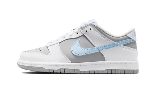 Overkicks - Nike Dunk Low White Light Smoke Grey Celestine Blue (IO2078-100) - vista lateral