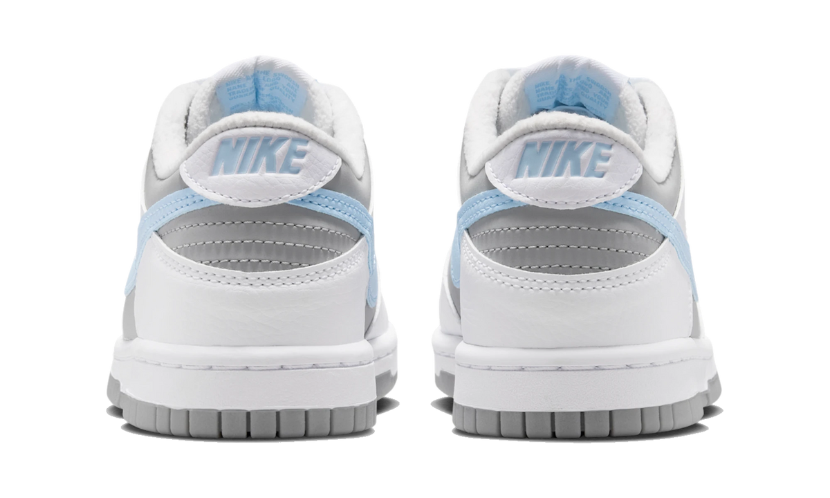 Overkicks - Nike Dunk Low White Light Smoke Grey Celestine Blue (IO2078-100) - detalle talón