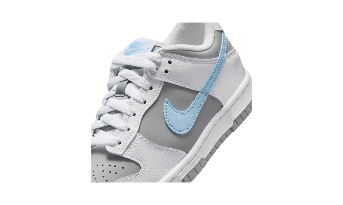 Overkicks - Nike Dunk Low White Light Smoke Grey Celestine Blue (IO2078-100) - detalle lateral interior