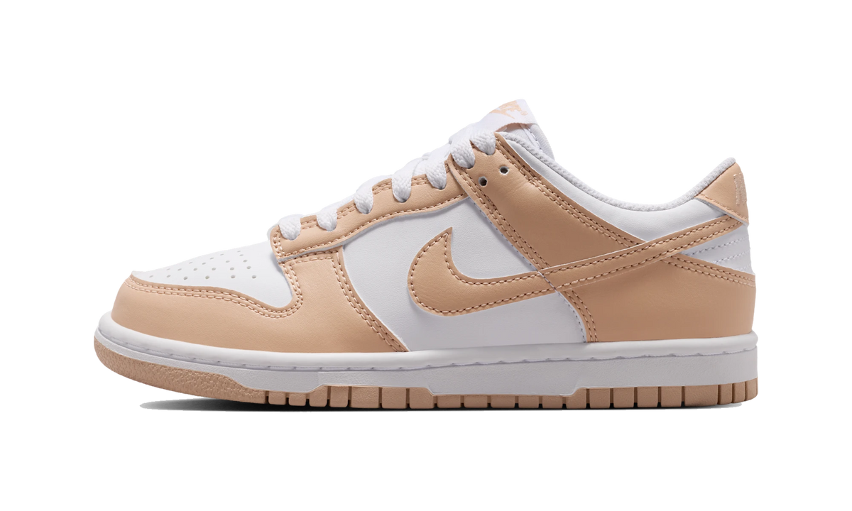 Overkicks - Nike Dunk Low White Shimmer (IU7766-134) - vista lateral