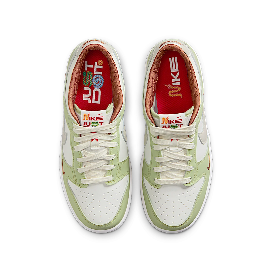 Overkicks - Nike Dunk Low Year of the Snake (HV6001-101) - par completo