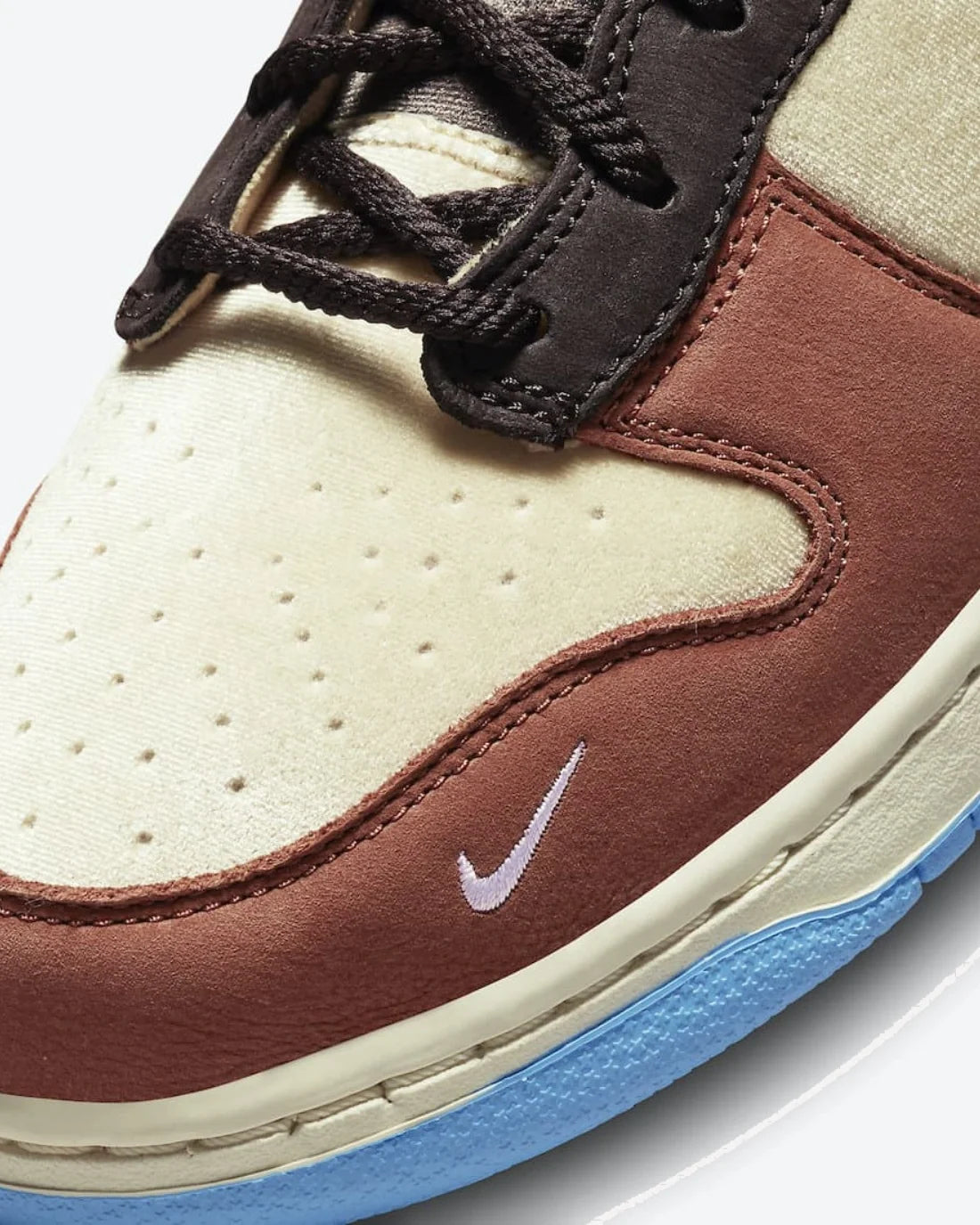 Overkicks - Nike Dunk Mid Social Status Free Lunch Chocolate Milk (DJ1173-700) - detalle lateral interior