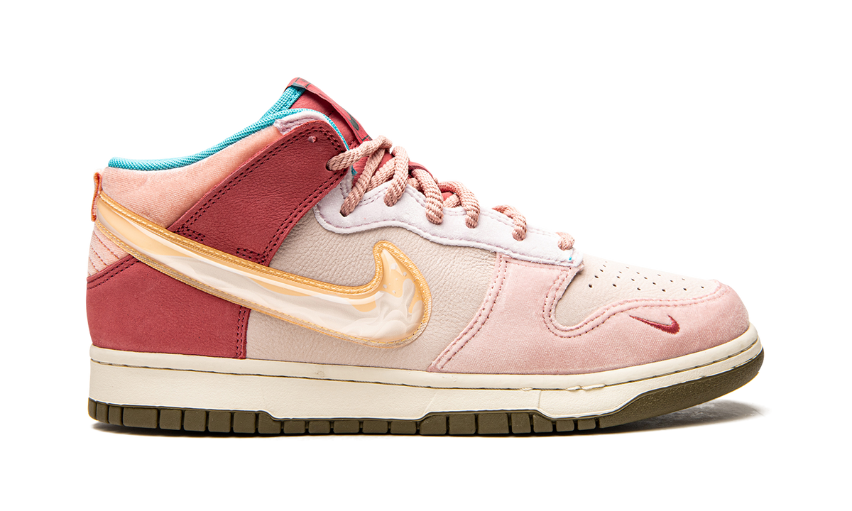 Overkicks - Nike Dunk Mid Social Status Free Lunch Strawberry Milk (DJ1173-600) - detalle talón