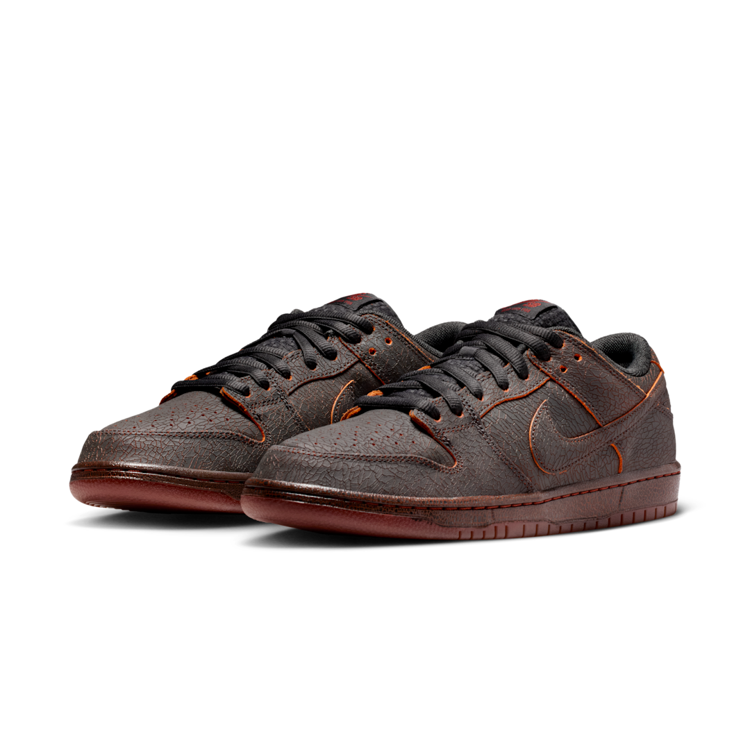 Overkicks - Nike Dunk SB Low Krampus (HV1668-001) - vista trasera
