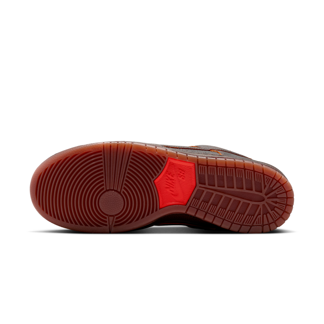 Overkicks - Nike Dunk SB Low Krampus (HV1668-001) - detalle suela