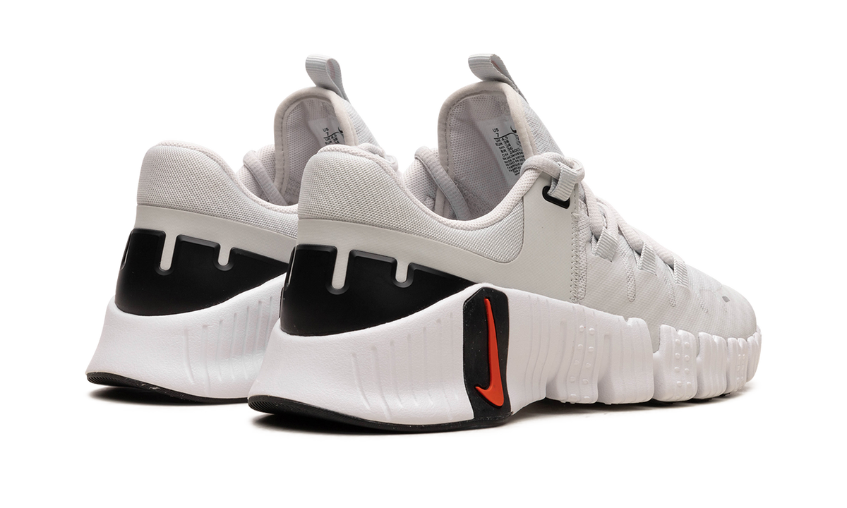 Overkicks - Nike Free Metcon 5 Photon Dust (Womens) (DV3950-002) - par completo