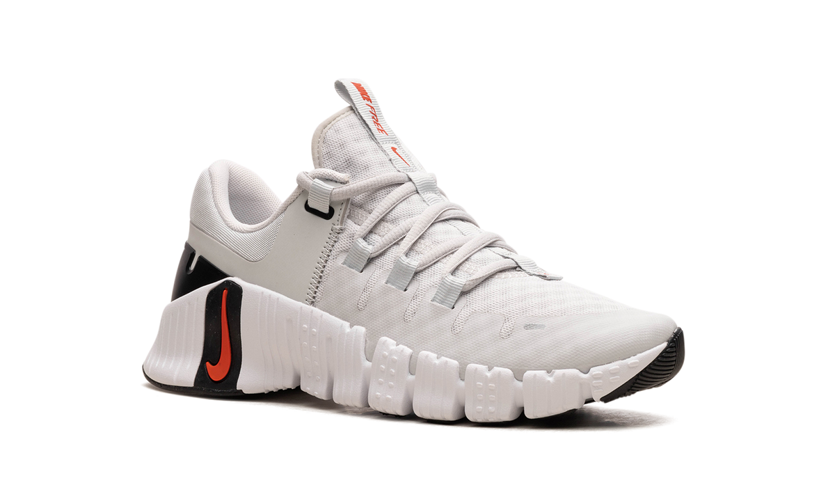 Overkicks - Nike Free Metcon 5 Photon Dust (Womens) (DV3950-002) - detalle lateral interior