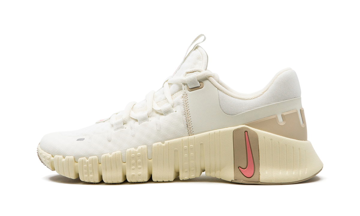 Overkicks - Nike Free Metcon 5 Sail Sanddrift (Womens) (DV3950-100) - vista lateral