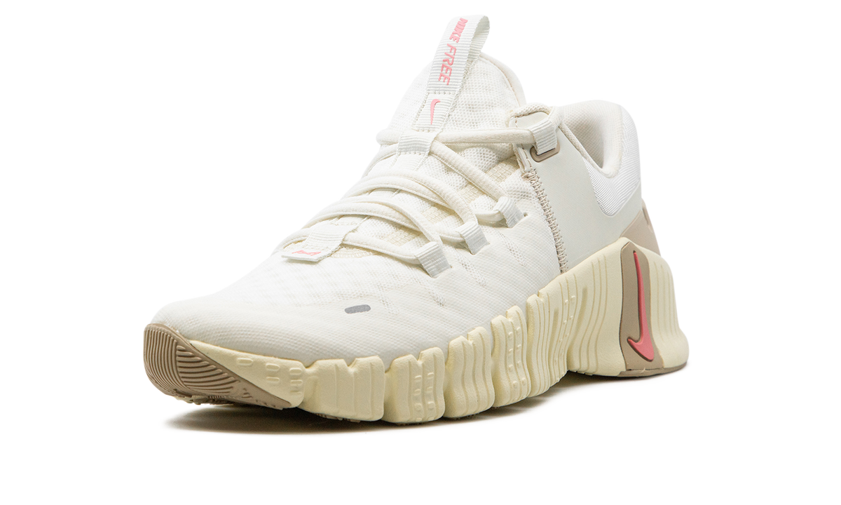 Overkicks - Nike Free Metcon 5 Sail Sanddrift (Womens) (DV3950-100) - detalle suela