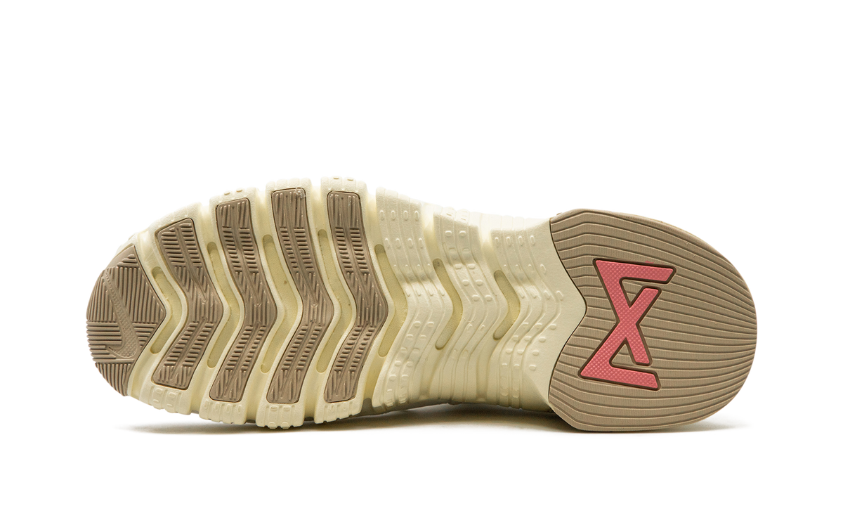 Overkicks - Nike Free Metcon 5 Sail Sanddrift (Womens) (DV3950-100) - vista superior