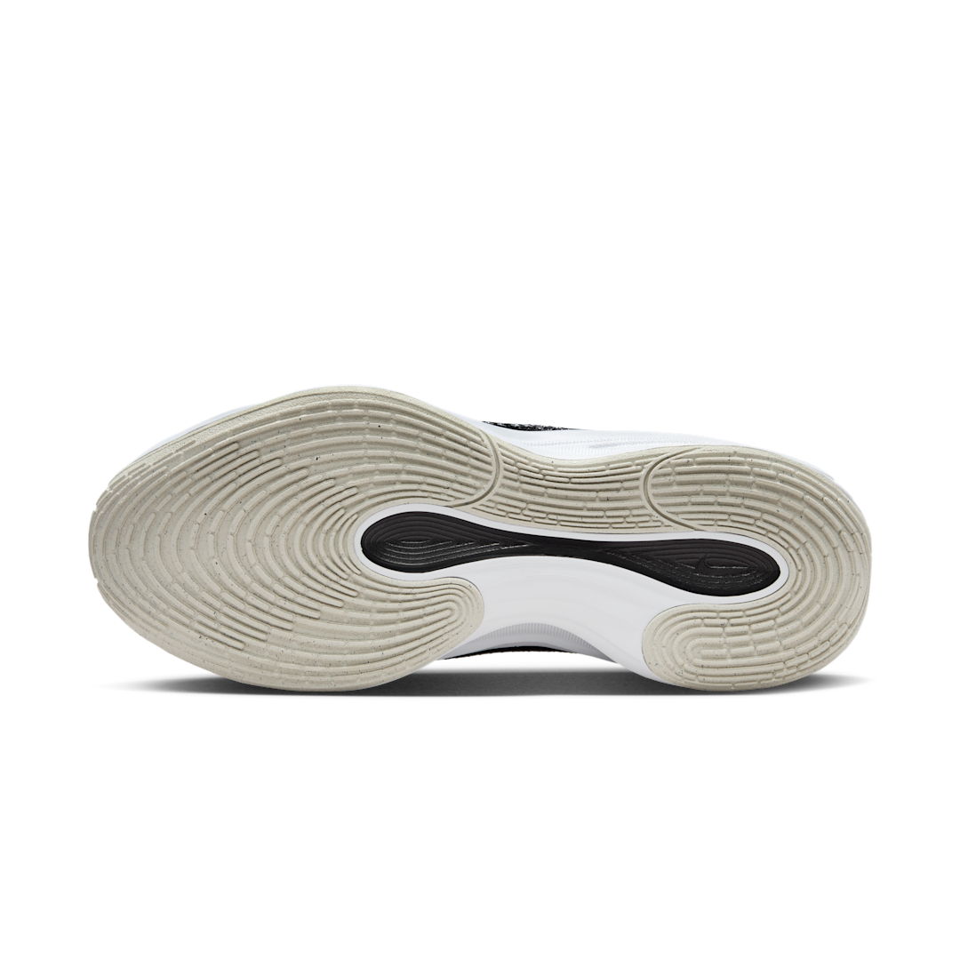 Overkicks - Nike GT Hustle Academy White Light Bone Black (FJ7791-100) - detalle suela