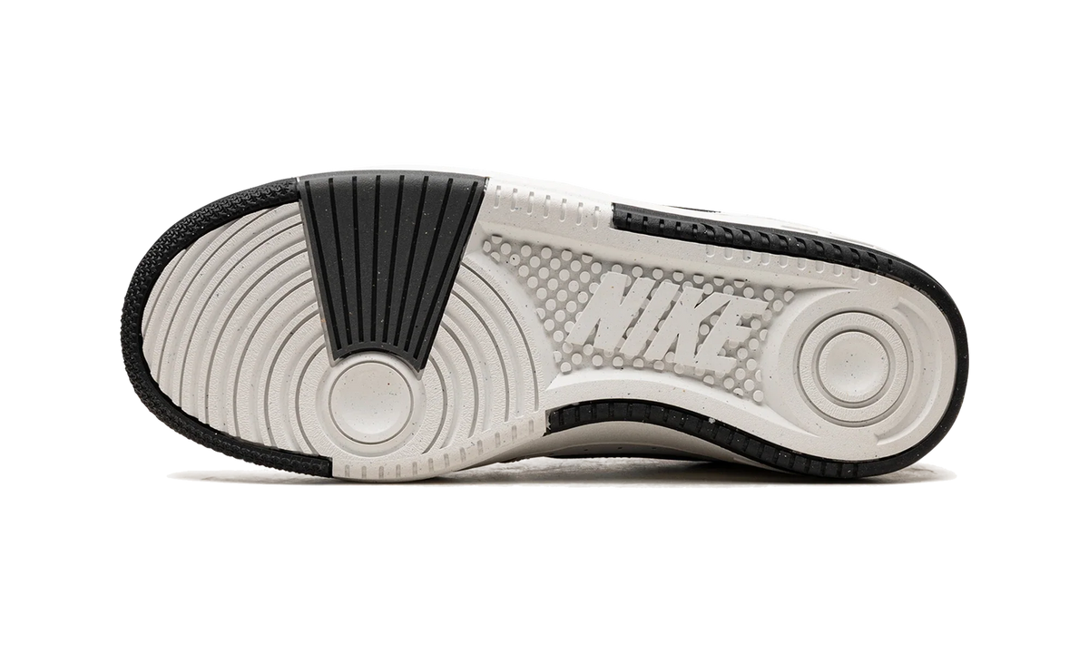 Overkicks - Nike Gamma Force White Black (Womens) (DX9176-100) - vista superior
