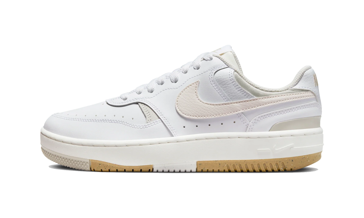 Overkicks - Nike Gamma Force White Light Bone (Womens) (DX9176-103) - vista lateral