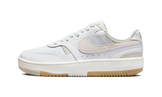 Overkicks - Nike Gamma Force White Light Bone (Womens) (DX9176-103) - vista lateral