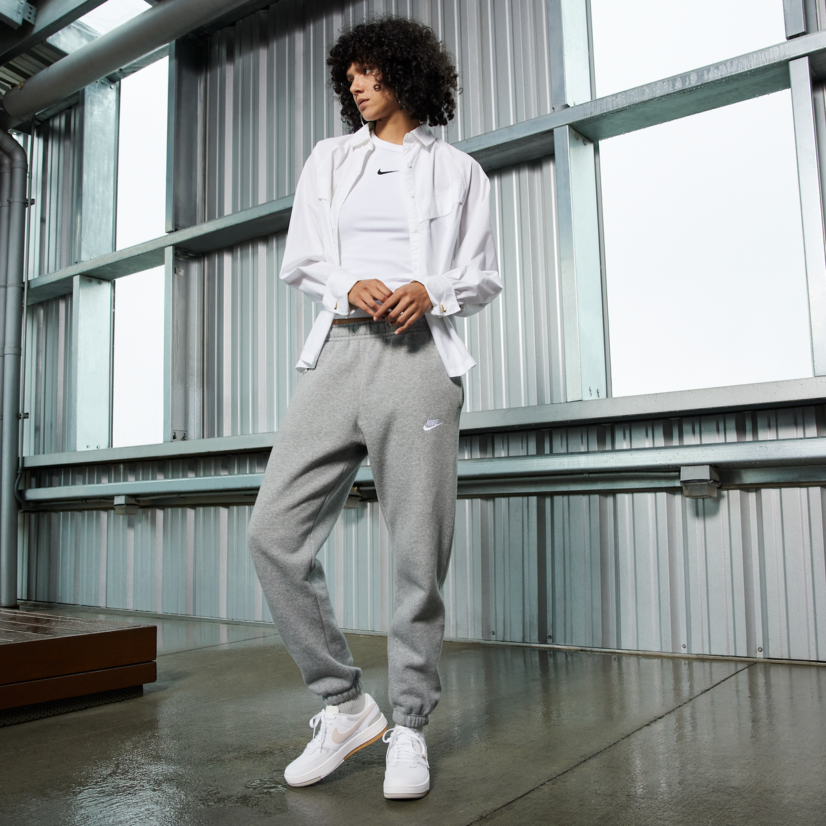 Overkicks - Nike Gamma Force White Light Bone (Womens) (DX9176-103) - detalle