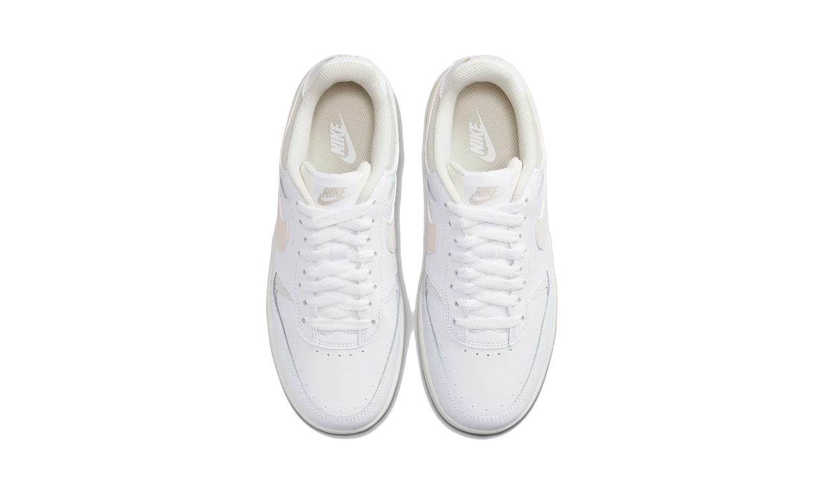 Overkicks - Nike Gamma Force White Light Bone (Womens) (DX9176-103) - vista trasera
