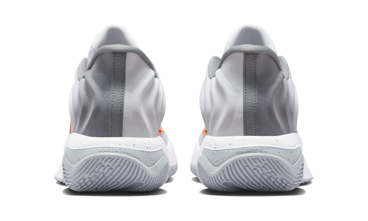 Overkicks - Nike Giannis Immortality 4 White Volt Wolf Grey Black (FQ3680-102) - detalle talon