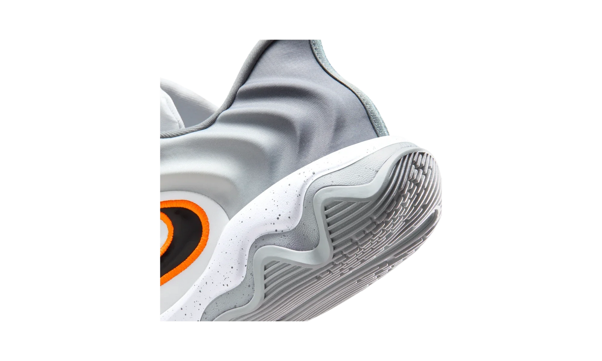 Overkicks - Nike Giannis Immortality 4 White Volt Wolf Grey Black (FQ3680-102) - detalle