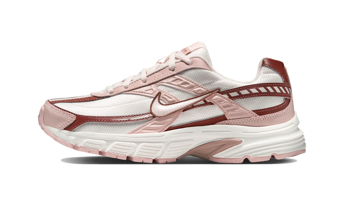 Overkicks - Nike Initiator Red Sepia Echo Pink (Womens) (IB4339-002) - vista lateral