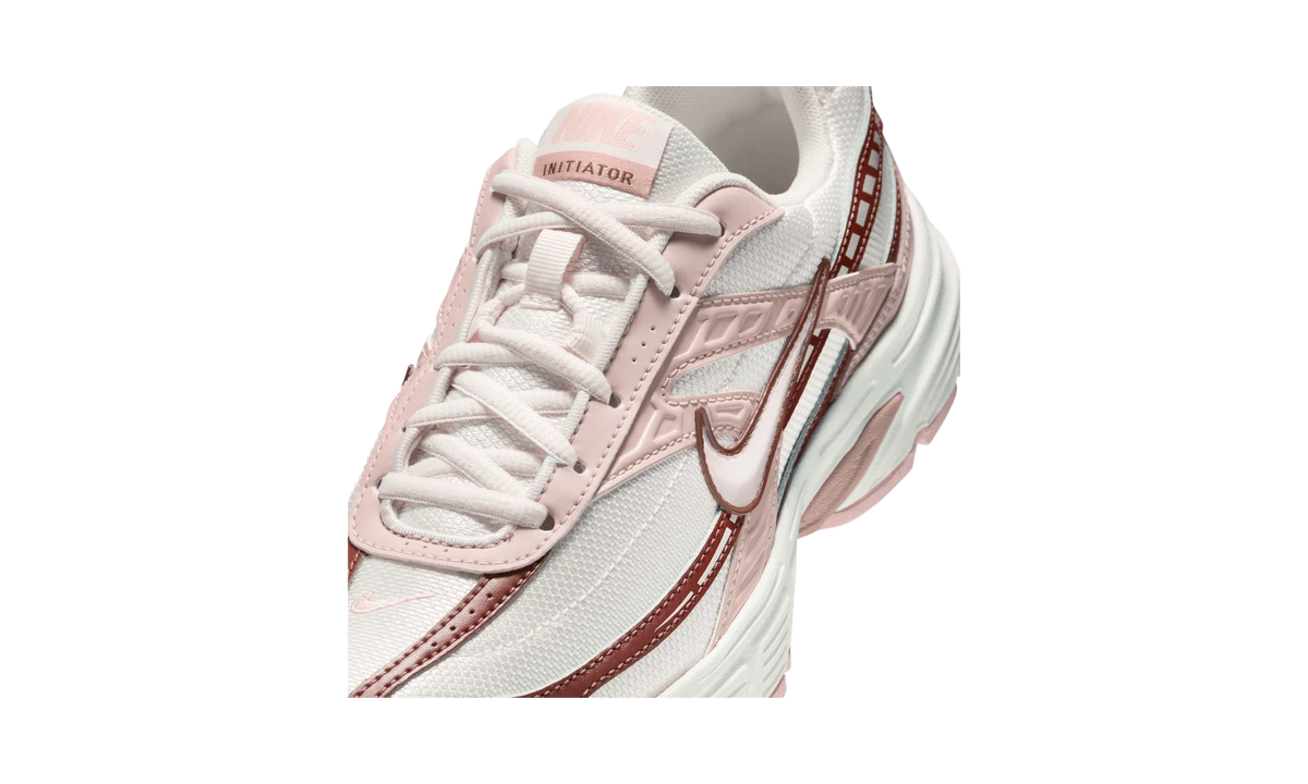 Overkicks - Nike Initiator Red Sepia Echo Pink (Womens) (IB4339-002) - detalle lateral interior