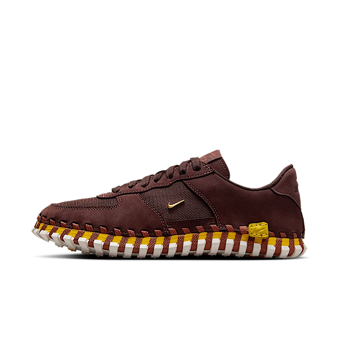 Overkicks - Nike J Force 1 Low LX Jacquemus Earth (DR0424-200) - vista lateral