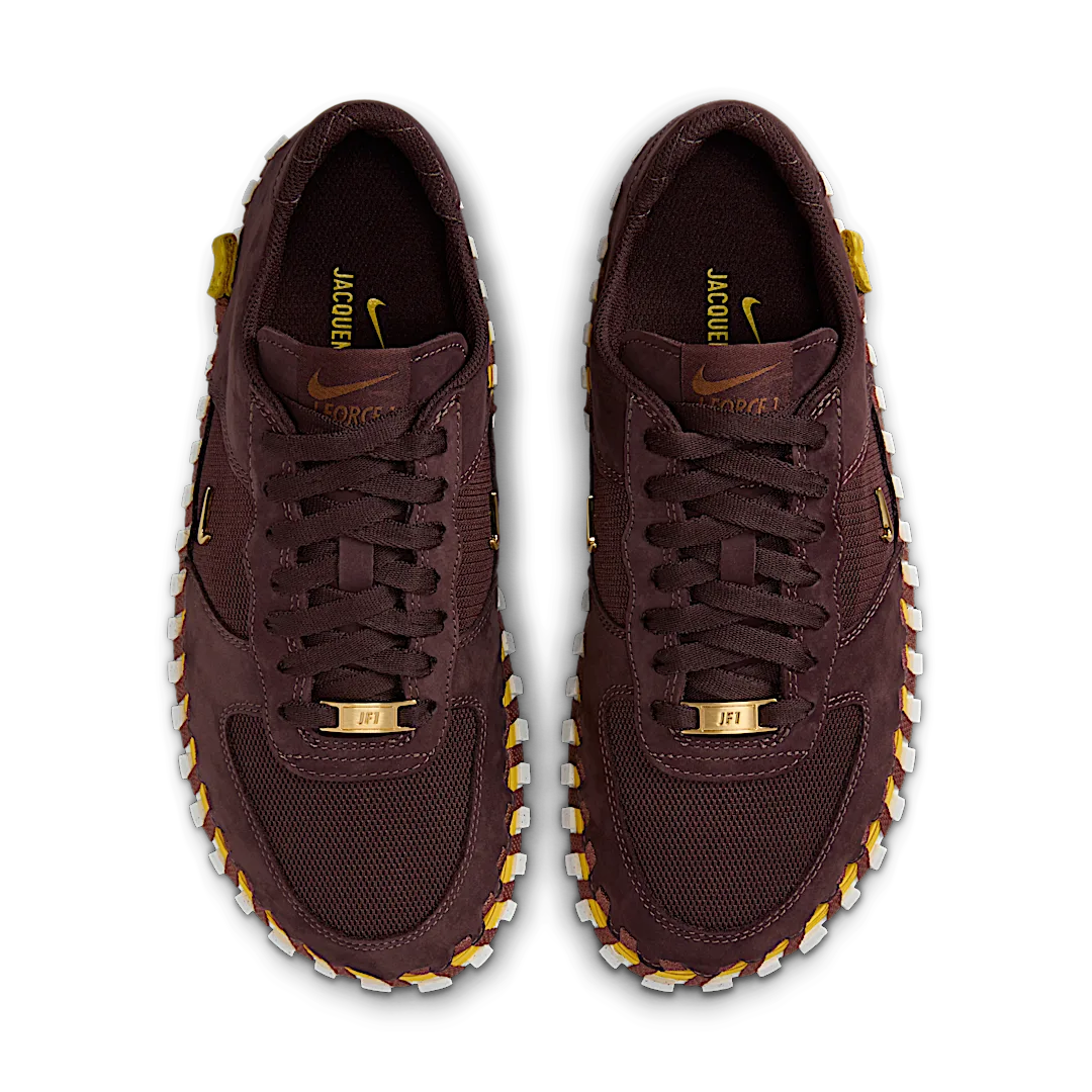 Overkicks - Nike J Force 1 Low LX Jacquemus Earth (DR0424-200) - par completo