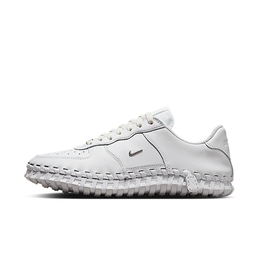 Overkicks - Nike J Force 1 Low LX Jacquemus White (DR0424-100) - vista lateral