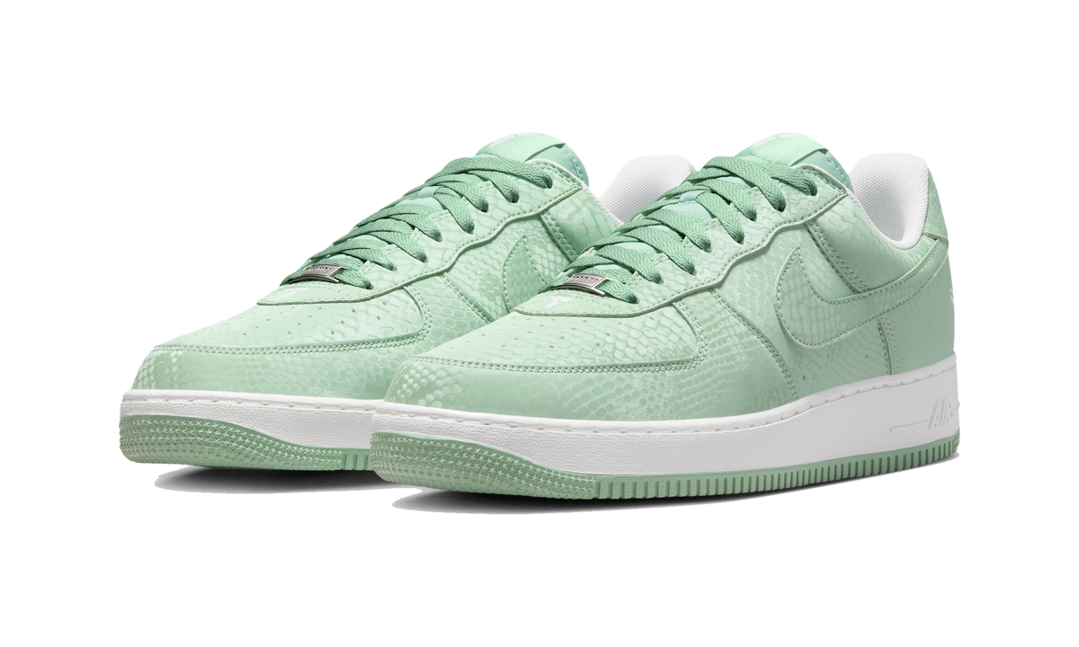 Overkicks - Nike Kobe Air Force 1 Low Steam Summit White (IB0018-005) - vista trasera