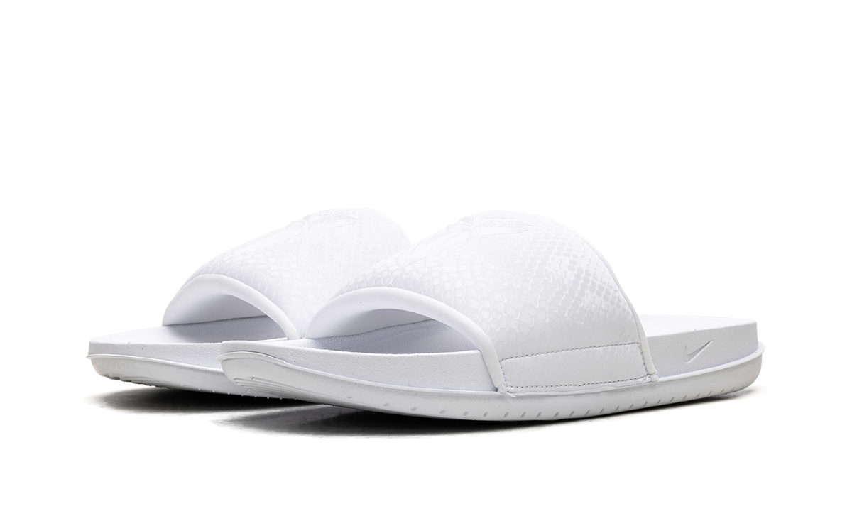 Overkicks - Nike Kobe Offcourt Slide Triple White (IF2870-100) - vista trasera