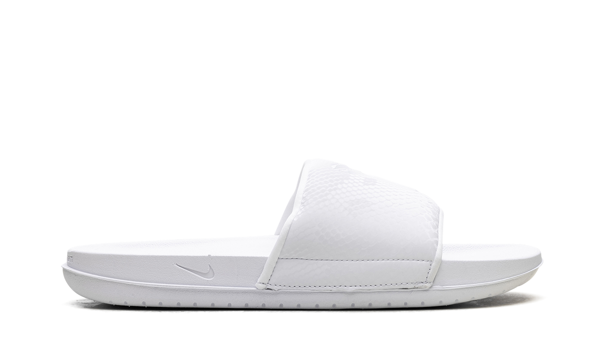 Overkicks - Nike Kobe Offcourt Slide Triple White (IF2870-100) - detalle talon