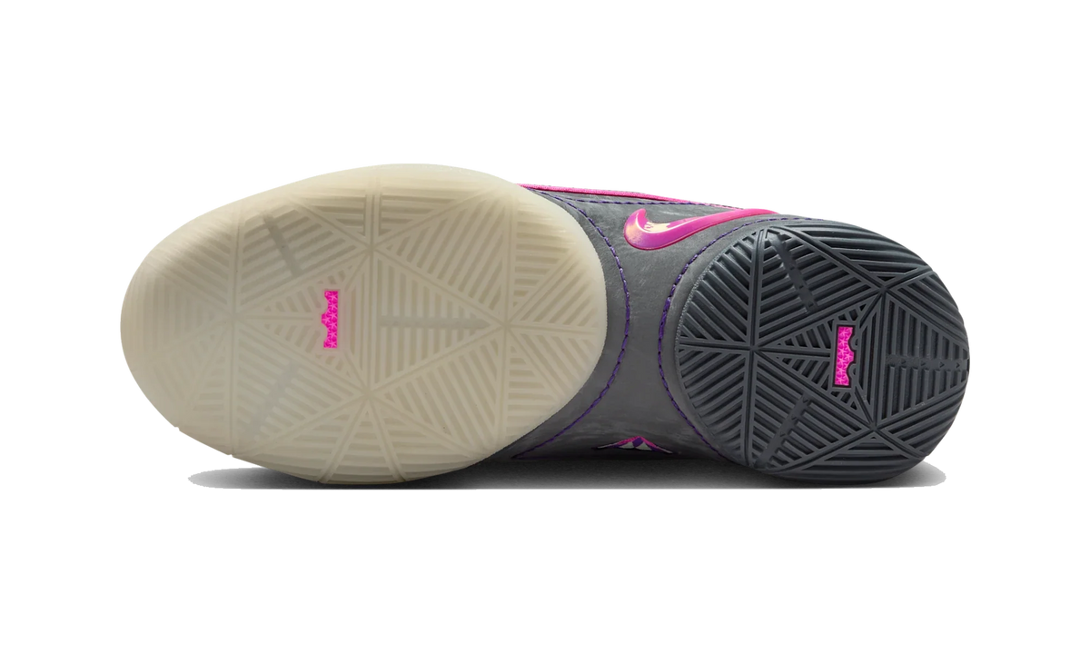 Overkicks - Nike LeBron 22 Blacklight (GS) (FV5636-001) - imagen 3
