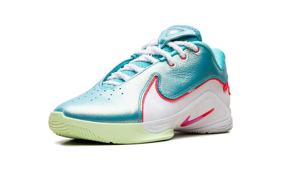 Overkicks - Nike LeBron 22 Christmas (HV5147-600/HV5148-600) - detalle suela